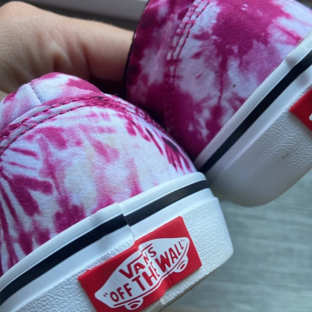 Blokecore Vans sneaker old skool lace up tie dye shoe magenta pink white youth 6
